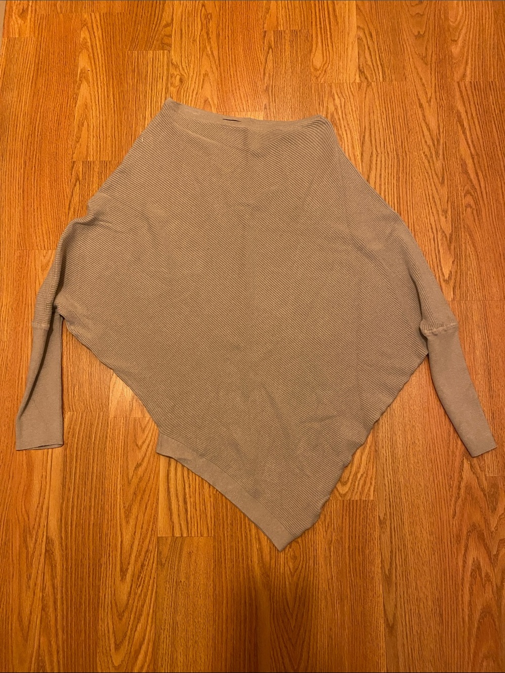 Vici Women's Tan/Nude Asymmetrical Sweater, VGUC in Size Small